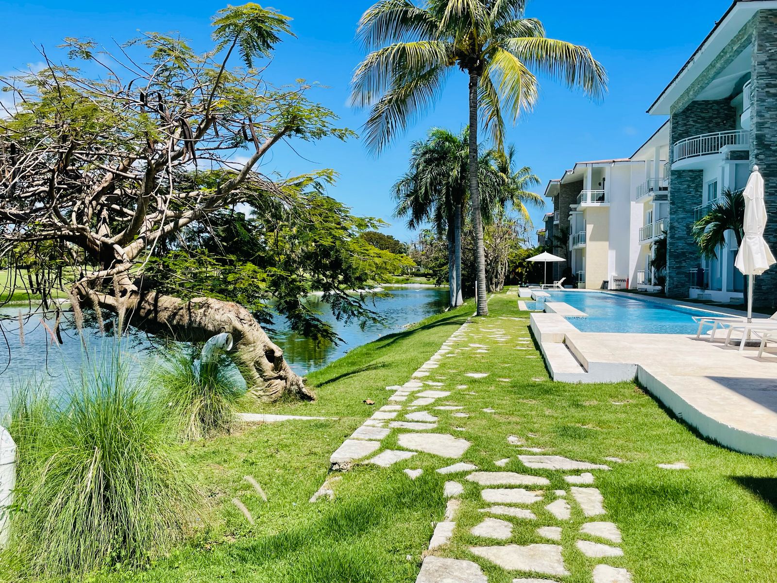 Ground-Floor Oasis in Lake Village, Cocotal Golf & Country Club