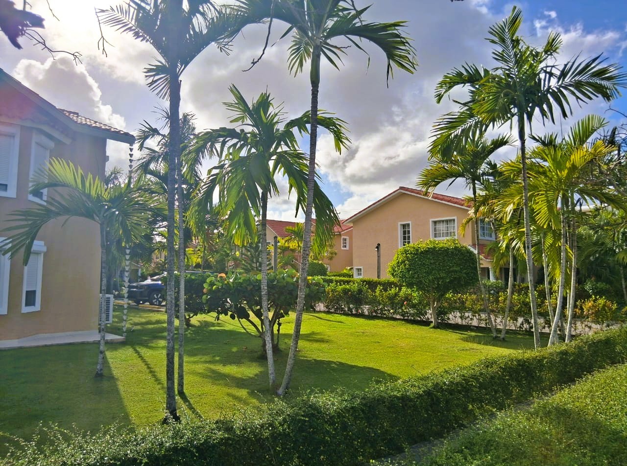 Beautifully Remodeled 3-Bedroom Corner Villa