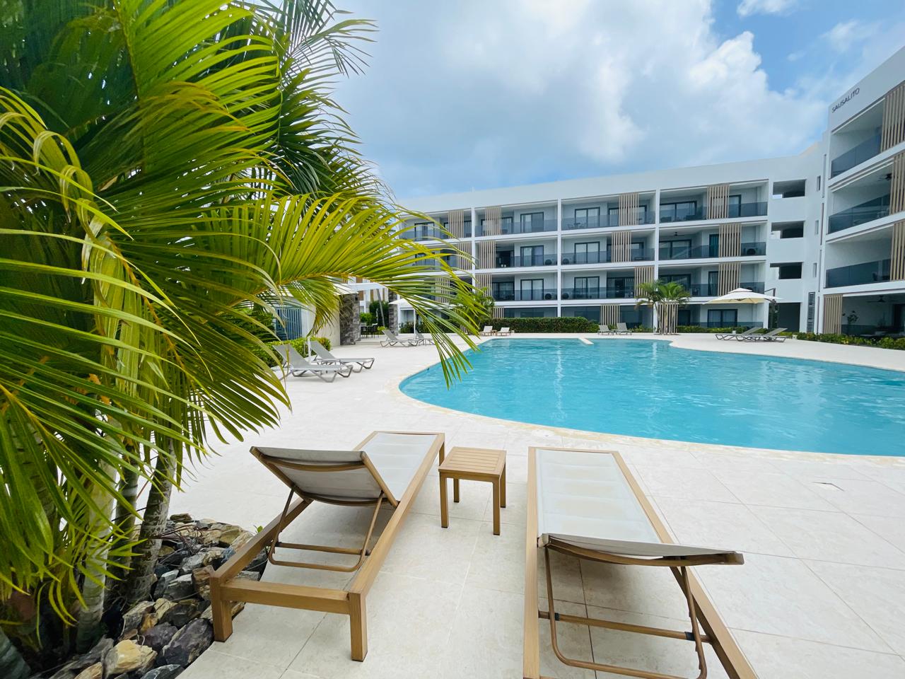 Lavishly Decorated 1 Bed, 2 Bath Penthouse with Private Rooftop | CONFOTUR | Walk to Beach
